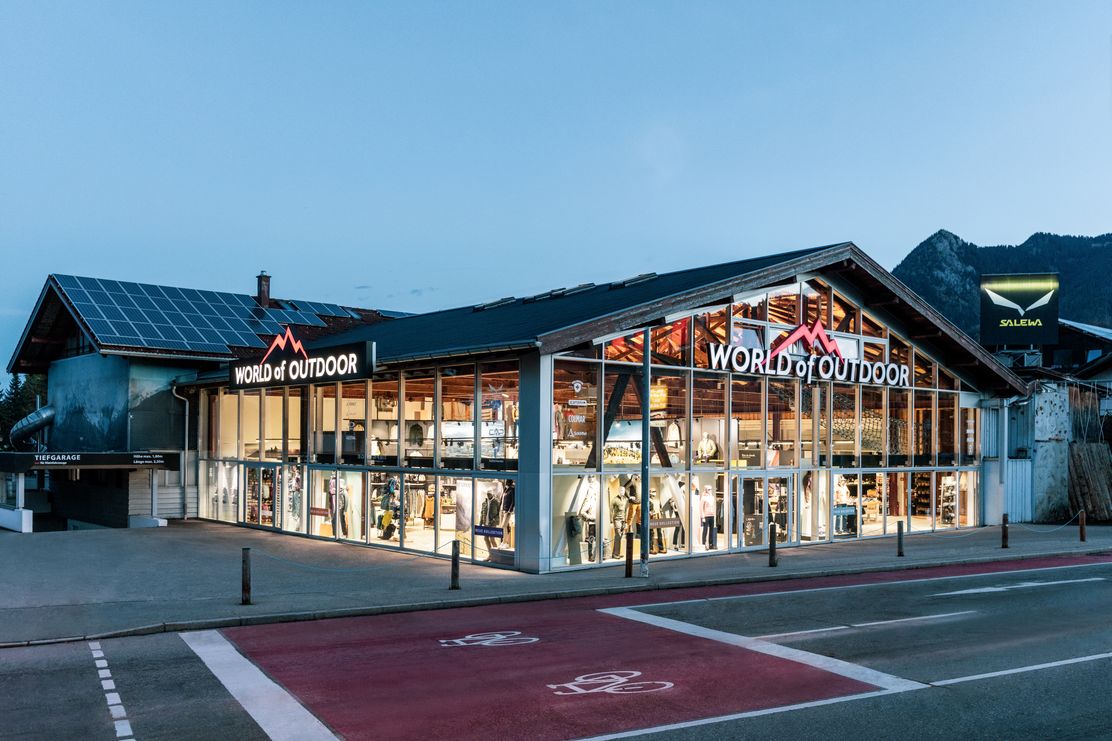 F10_08A0596_World-of-Outdoor