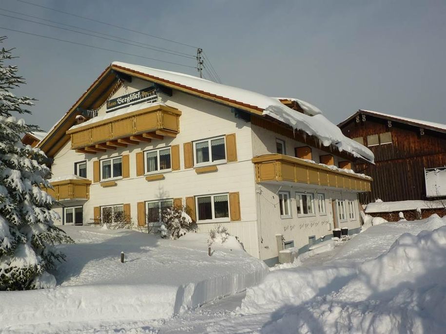 Vorderansicht im Winter