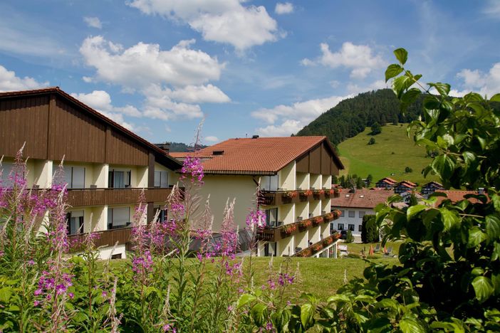 Blick auf Haus und Umgebung