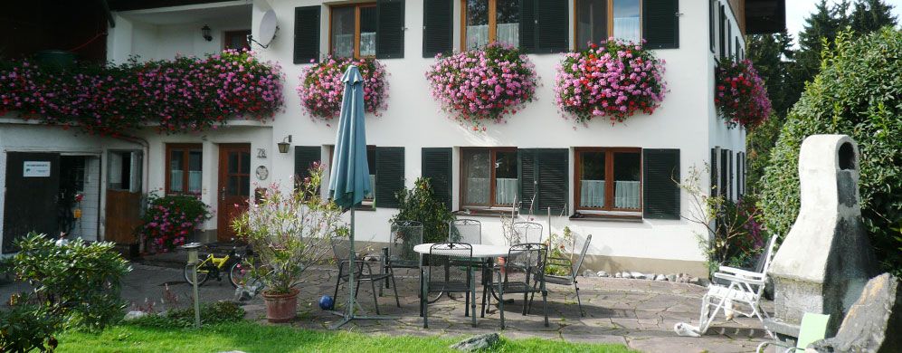Unsere schöne große Terrasse mit Grillmöglichkeit