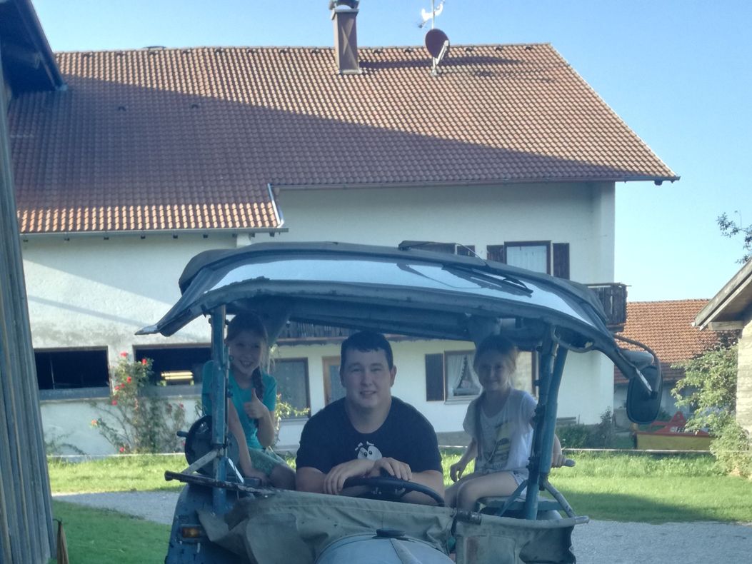fröhliche Traktorfahrt