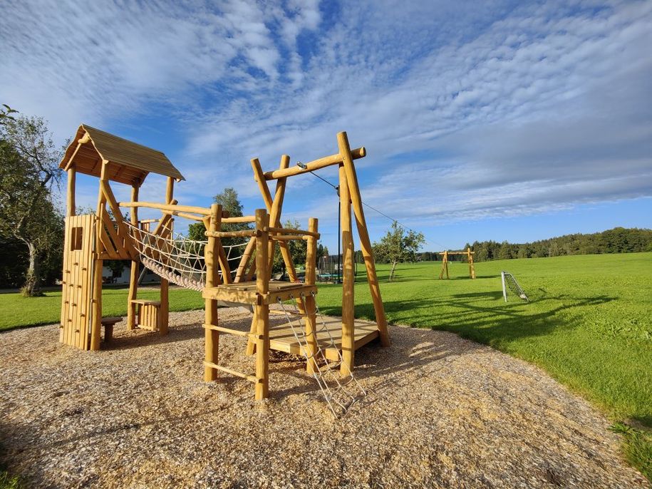 Spielplatz mit Seilbahn