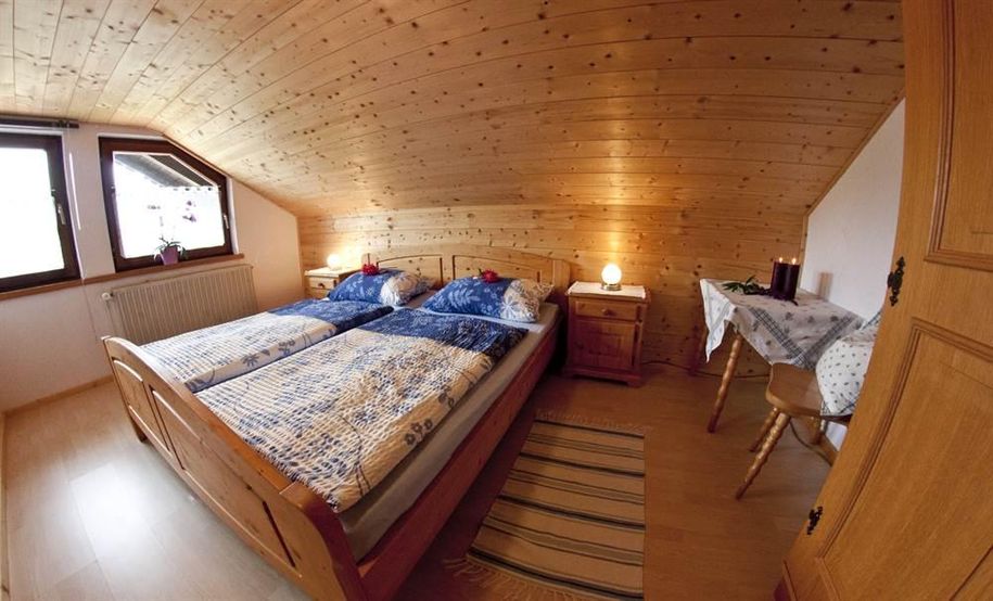 Schlafzimmer1