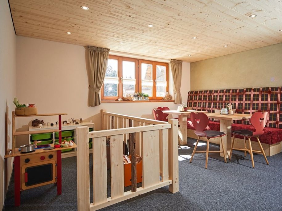 Kinderspiele und Cafeteria