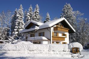 Hausbild im Winter