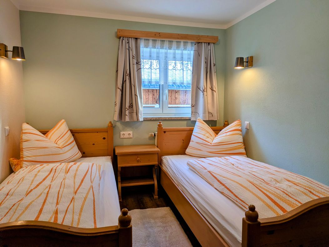 Alpenrose Schlafzimmer 2