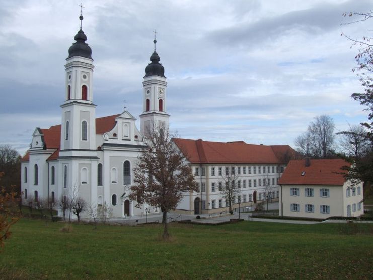 Das ehemalige Benediktinerkloster Irsee im Ostallgäu.