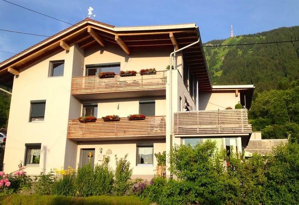 Unser Haus mit "Grünten" im Hintergrund