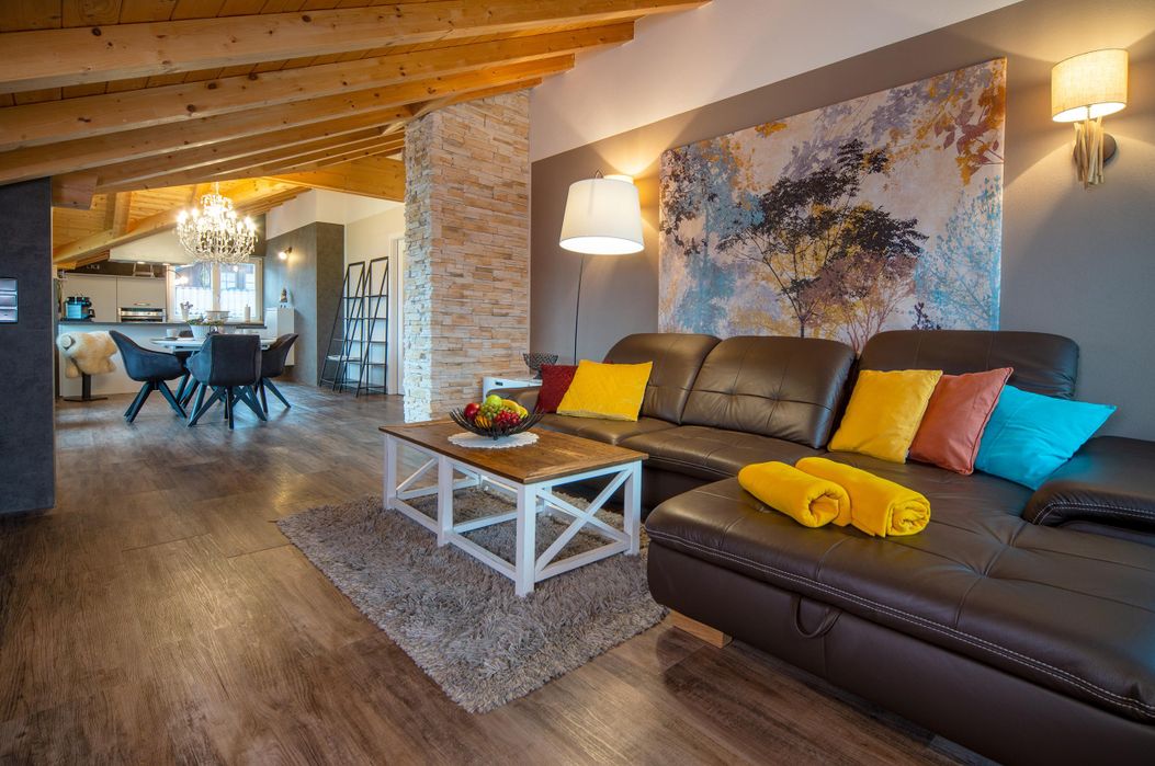 Wohnbereich und Essbereich Fewo Märchenfee