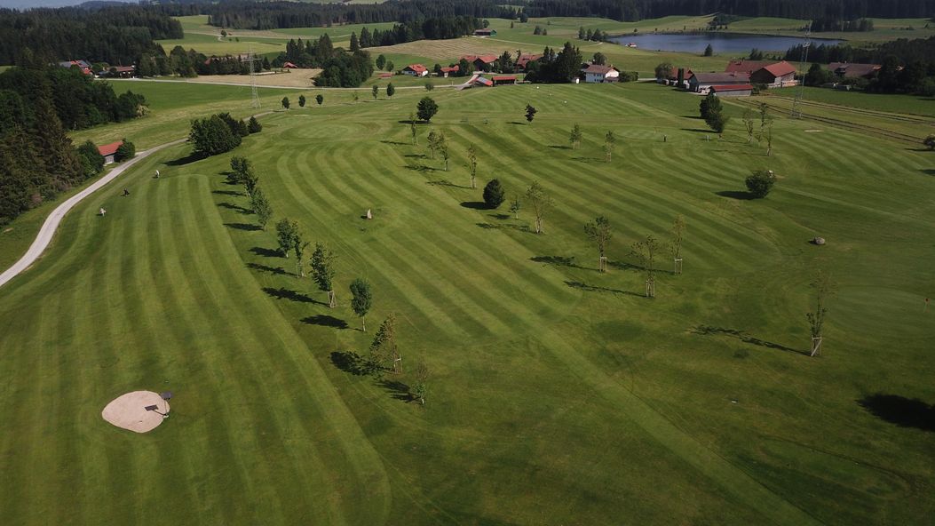 Wunderschöne Lage des 9 Loch Golfplatzes