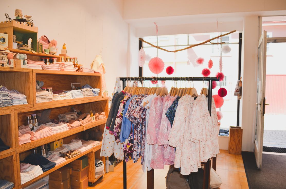 Kleider in _die zweigstelle_ in Leutkirch ©Allgäu GmbH, The urban kids