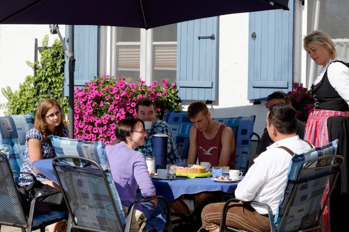 Gemütlicher Kaffeeklatsch auf der Terrasse