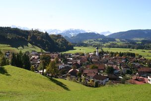 Ortsteil Altstädten mit Allgäuer Alpen