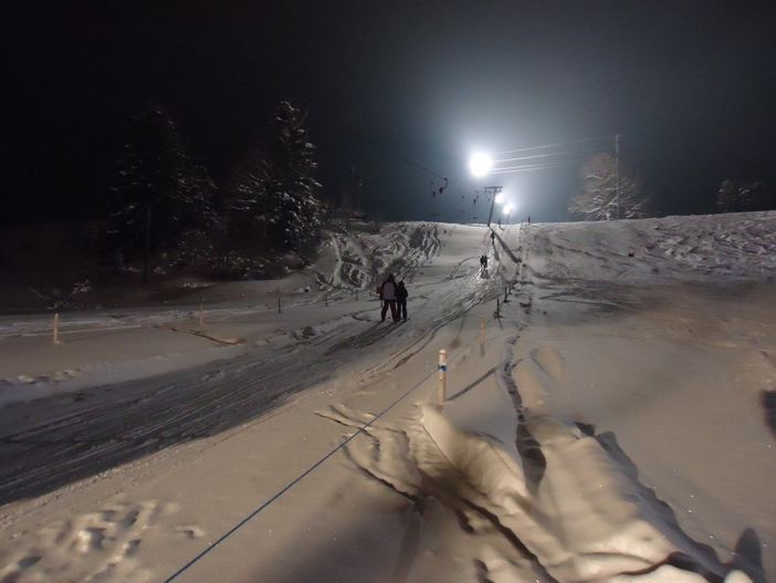 Skilift in Weitnau bei Flutlicht