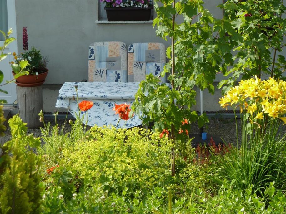 Sitzplatz am Vorgarten