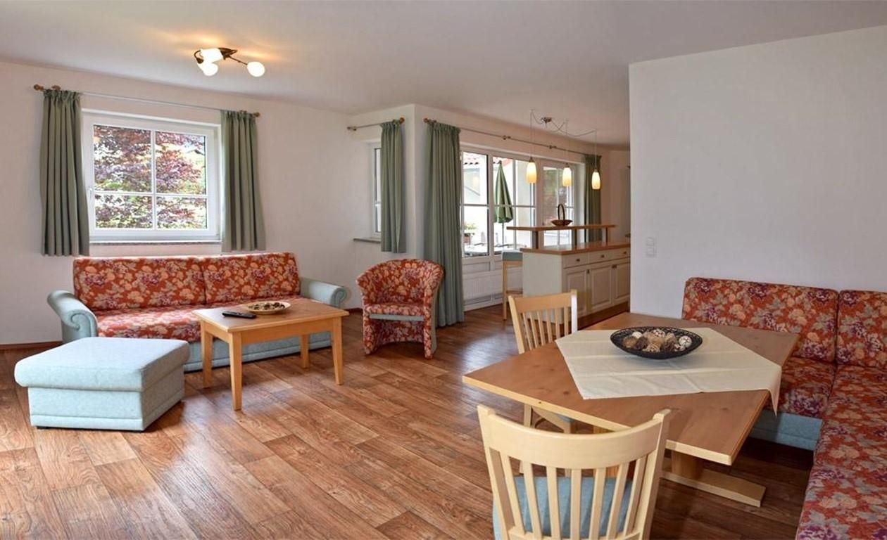 Wohnzimmer Souterrainwohnung