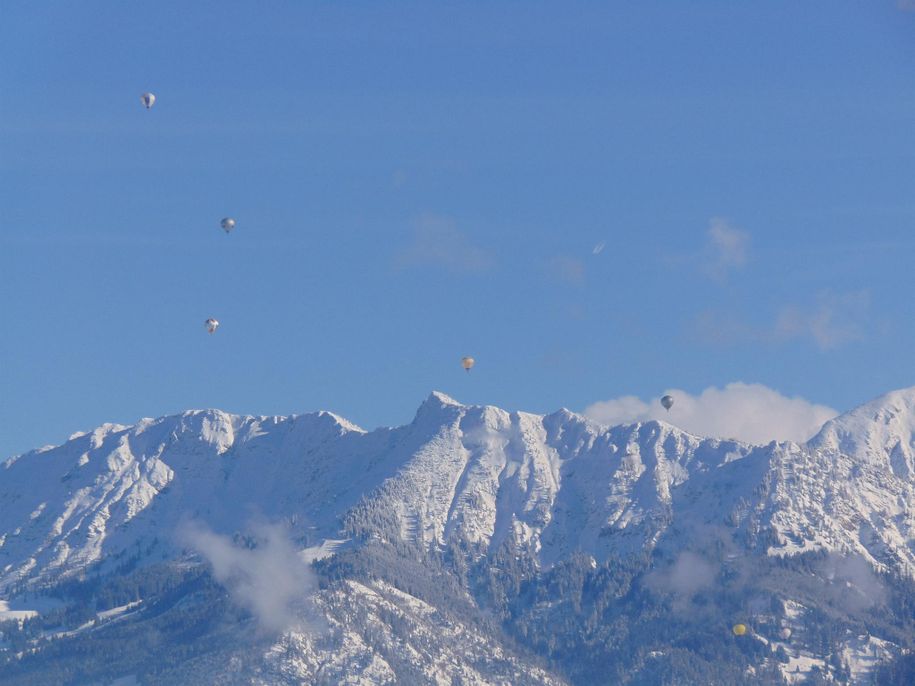 Heißluftballone im Winter
