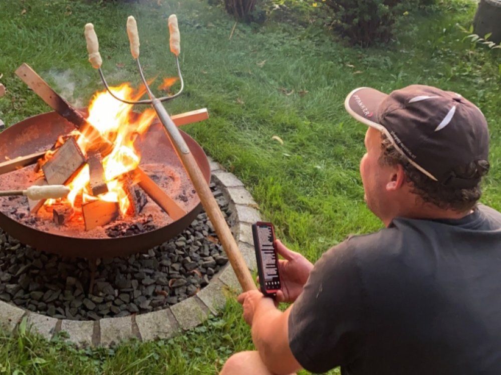 Den Abend mit Stockbrot und Lagerfeuer ausklingen lassen