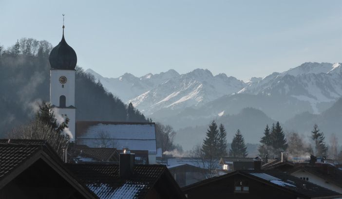 Südblick - Kirche mit Oberstdorfer Berge