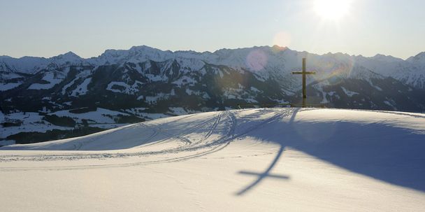 Gipfelkreuz am Ofterschwanger Horn - Skiurlaub