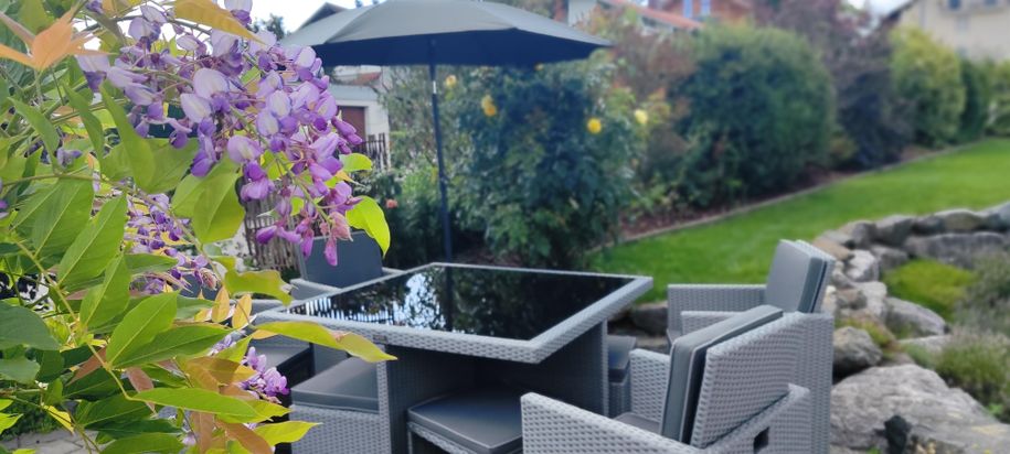 Den Kaffee oder Wein in der Lounge genießen
