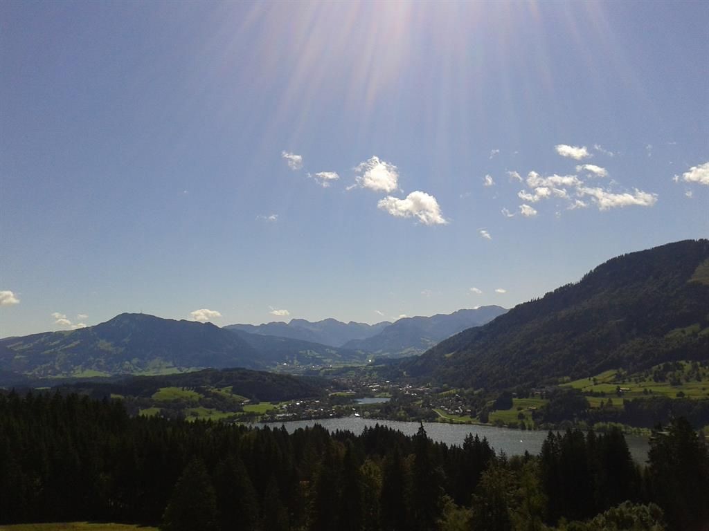 Alpsee mit Bergpanorama