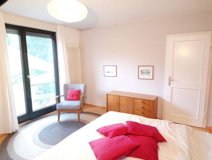Schlafzimmer mit Doppelbett
