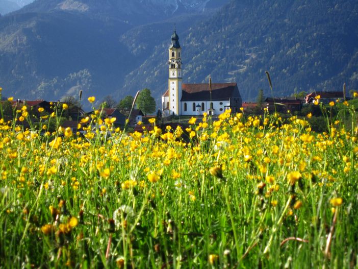 Kirche im Juni