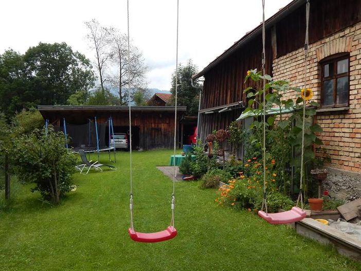 Garten mit  Schaukel
