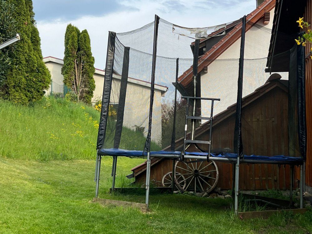Trampolin am Hof