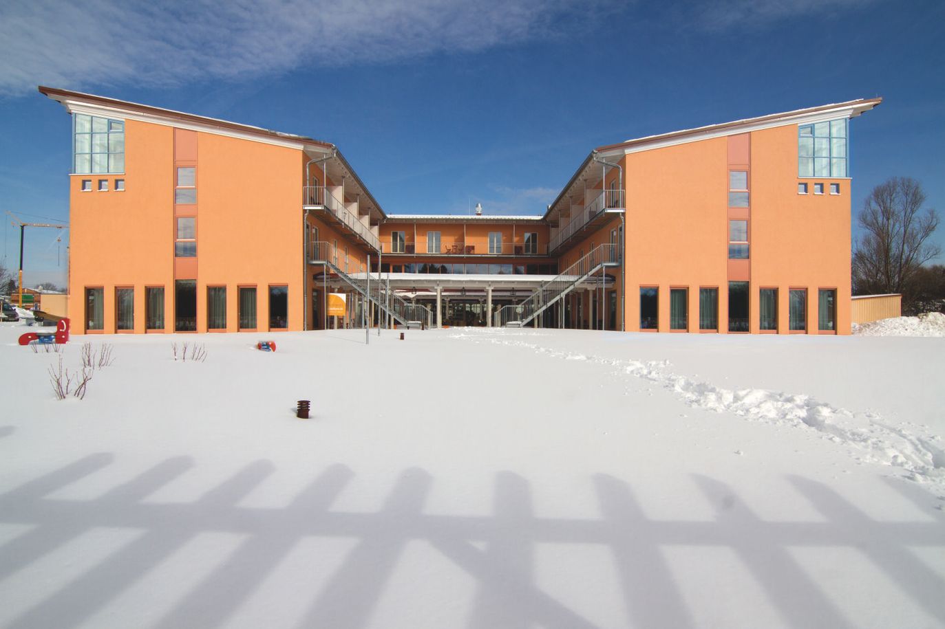 hotelansicht-jufa-kempten-familien-resort-winter-1