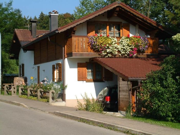 Eingang m Carport