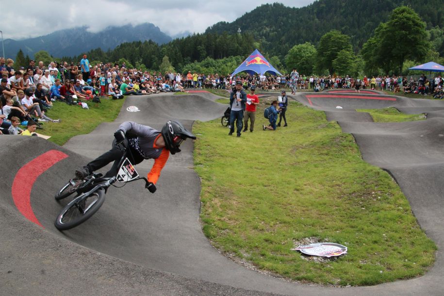 Pumptrack am neuen Skaterplatz für Jedermann