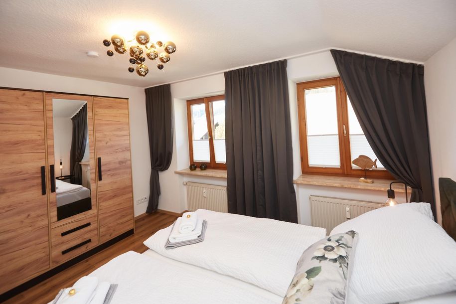 Schlafzimmer 1