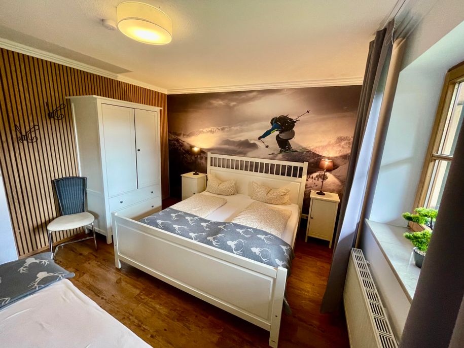 Schlafzimmer 4 EG Doppelbett und Einzelbett