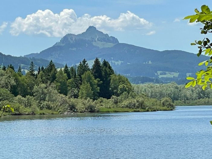 Grüntensee Wanderweg mit Blick auf den Grünten