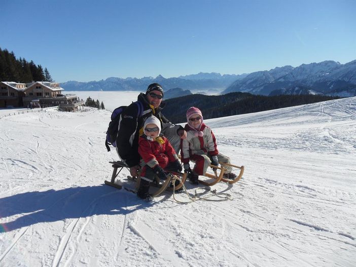 Winter-Rodeln am Sportheim Böck