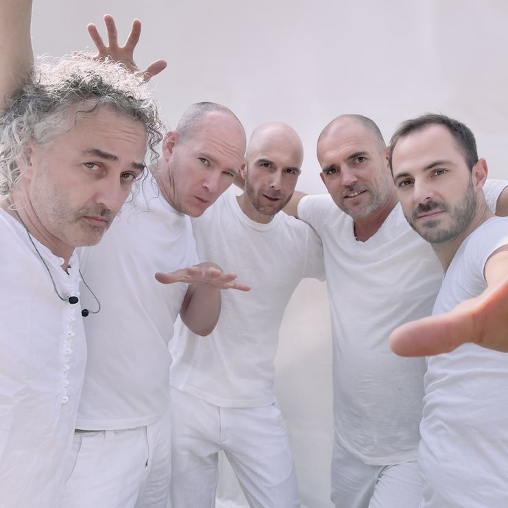 Orange Bandfoto 2022 (Credit Iris Hartmann)