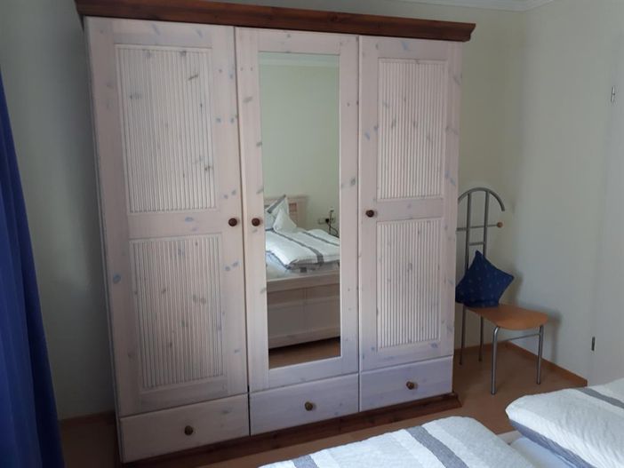 Geräumiger Schrank AmSilberbühl