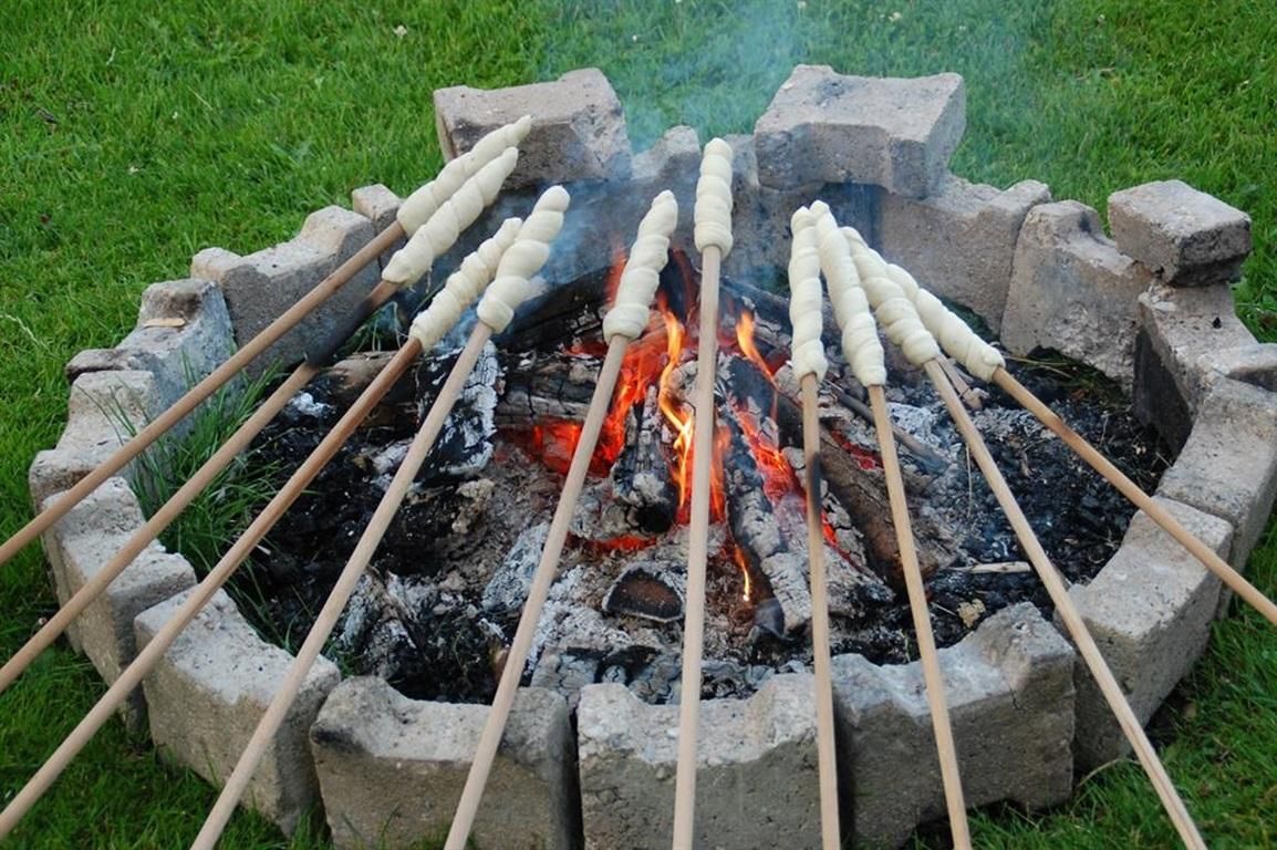 Stockbrot am Lagerfeuer