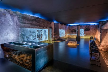 Multivisionsshow in der unterirdischen Kapelle.