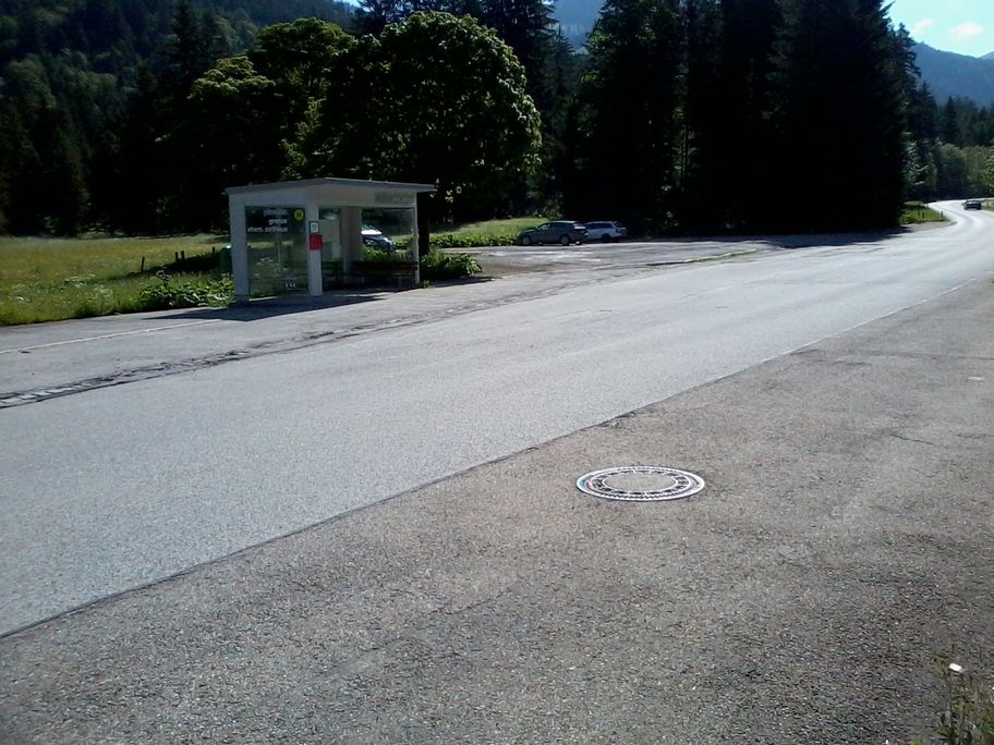 Parkplatz & Bushaltestelle