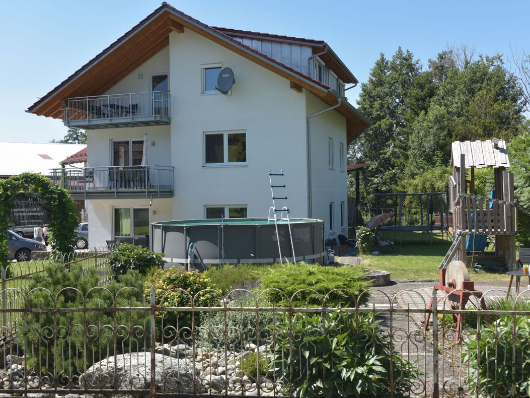 Komplettansicht mit pool