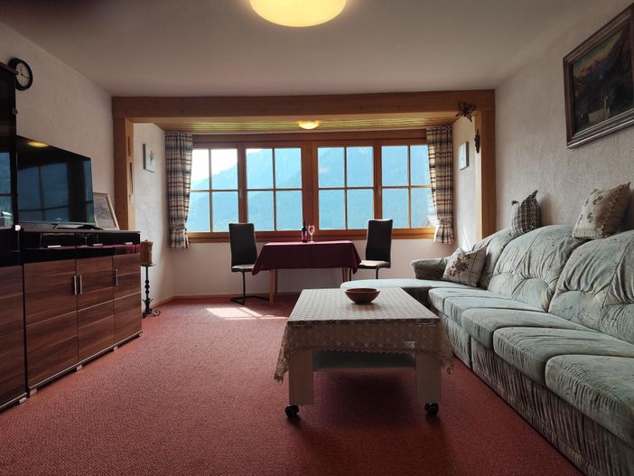 1725547400131 Wohnzimmer mit freier Aussicht auf die Berge