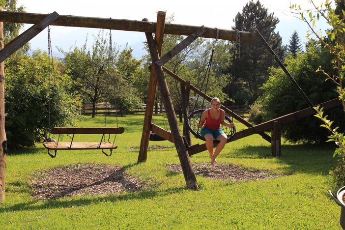 Unser Spielplatz mit viel Platz zum Spielen und Toben