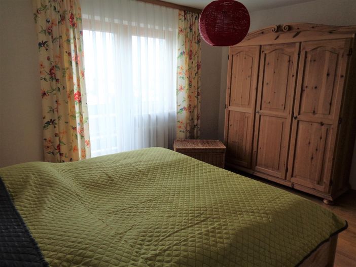 Kleiderschrank im Schlafzimmer