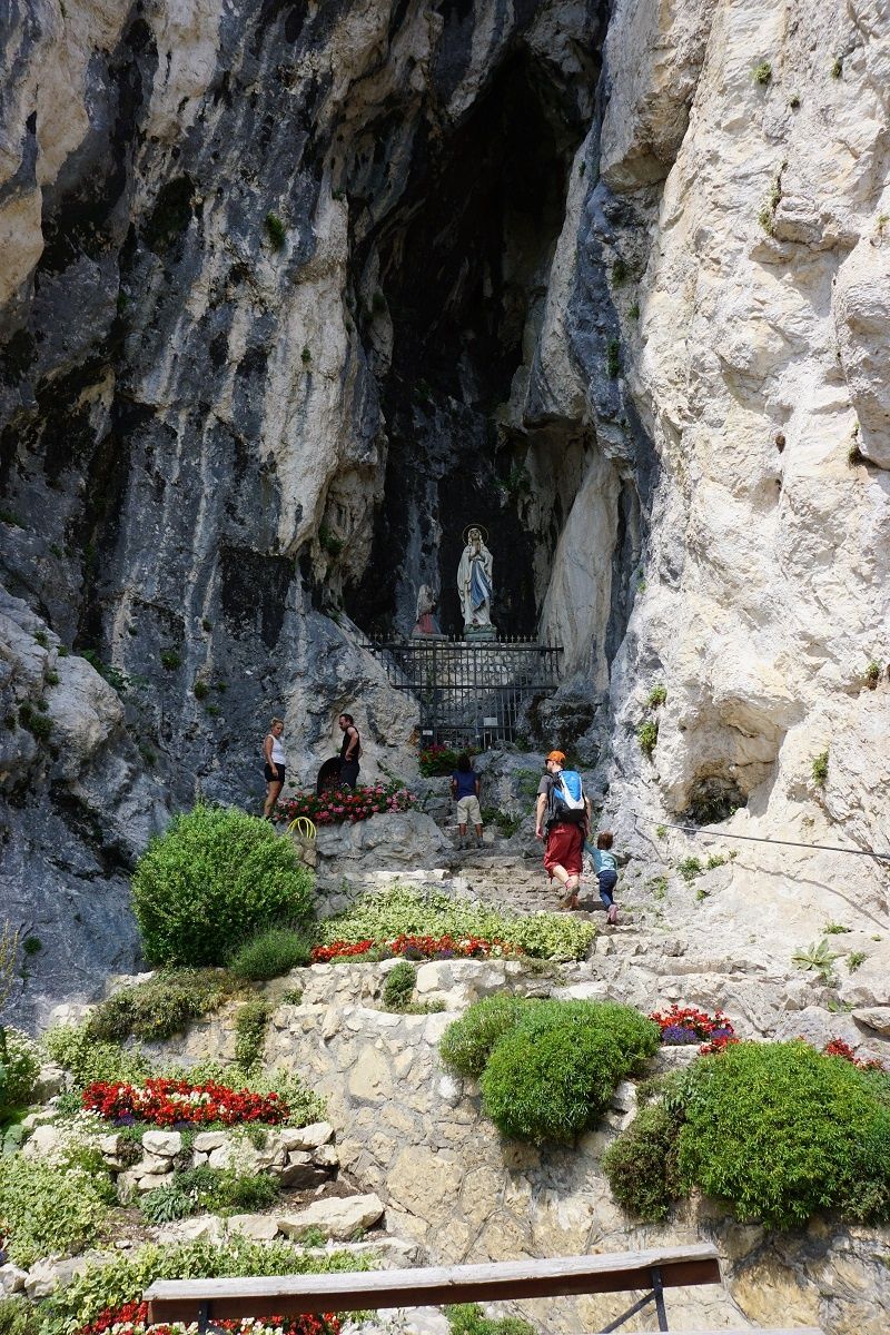 Mariengrotte unterhalb der Burgruine Falkenstein