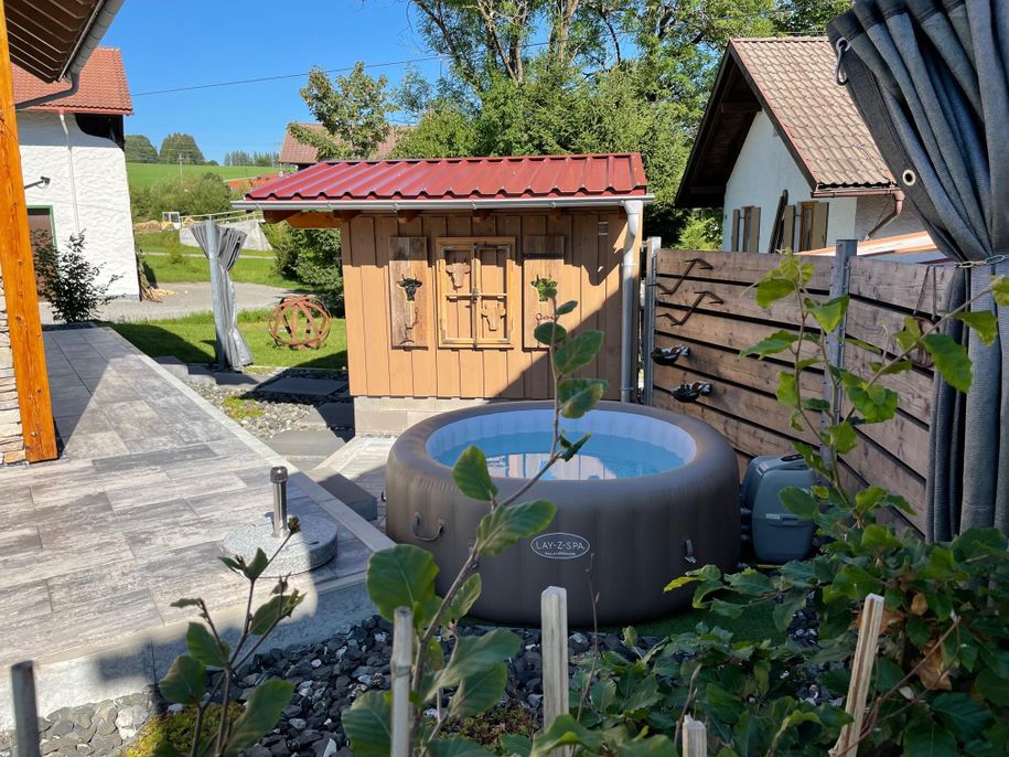 Whirlpool im Außenbereich in den Sommermonaten