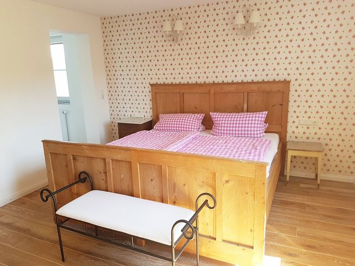 Schlafzimmer 1