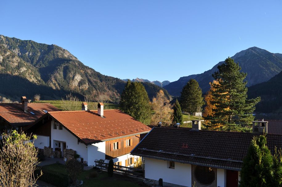 Ausblick vom Balkon im Herbst